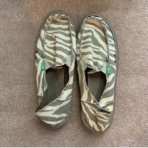 Sanuk shoes